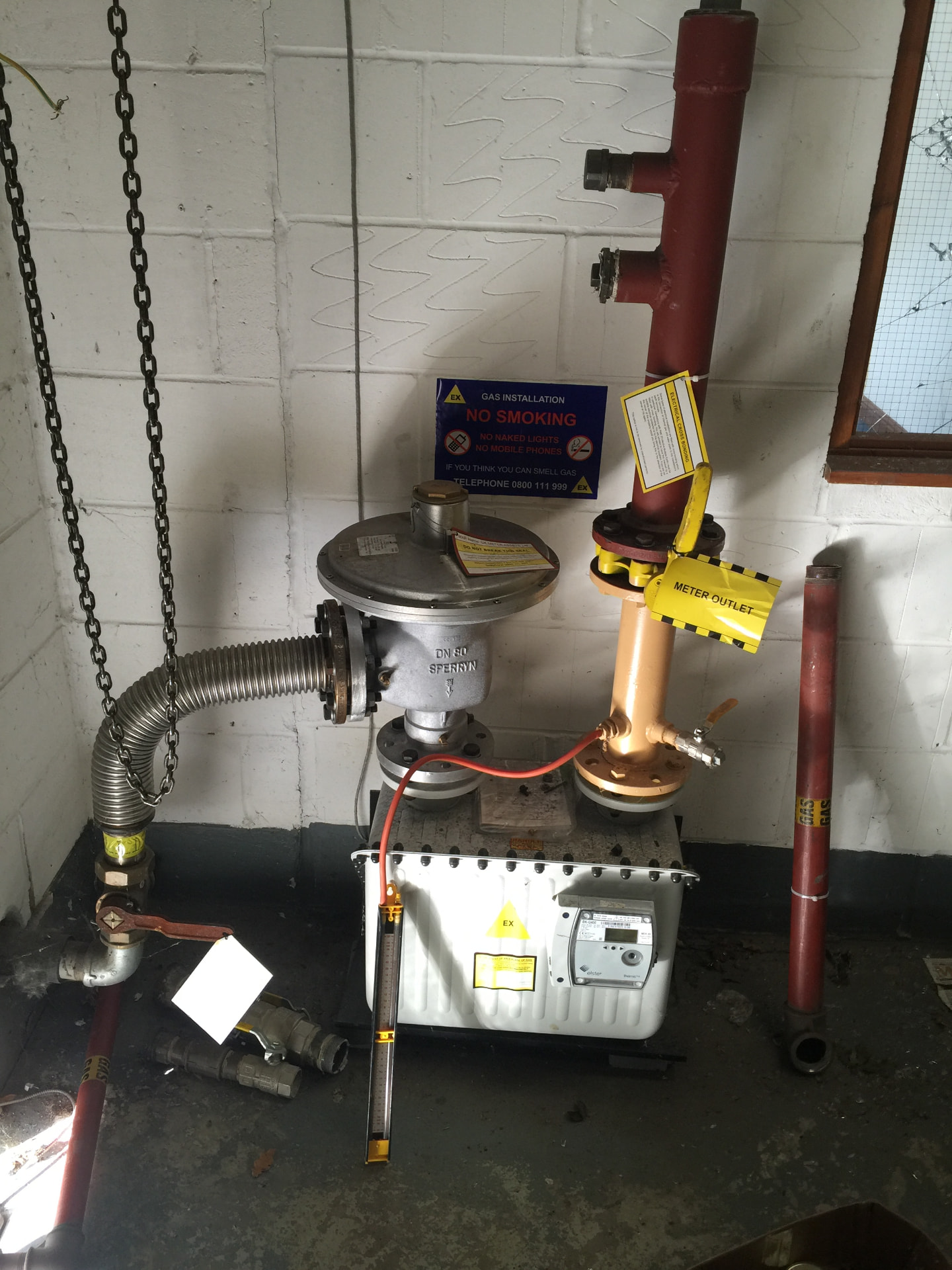 DN80 industrial gas meter with Sperryn regulator and U-gauge during tightness testing